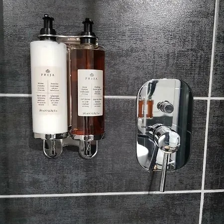 ゲストハウス Duca's House ローマ